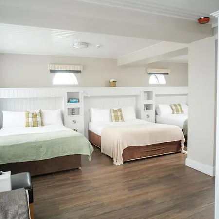 فندق مبيت وإفطار The 3*